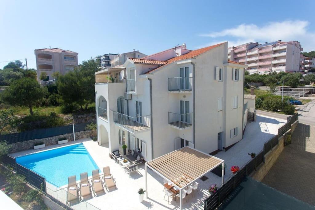 Villa Luxury Villa, 40 Sqm Heated Private Pool, Gym, Seaview, 200m To Beach, 7 Bedrooms *
